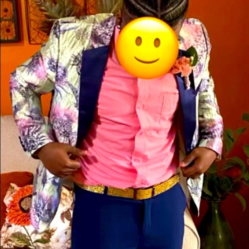 Includes Jacket Men small, shirt men small, bow tie, pants 34/32 and shoes men 8